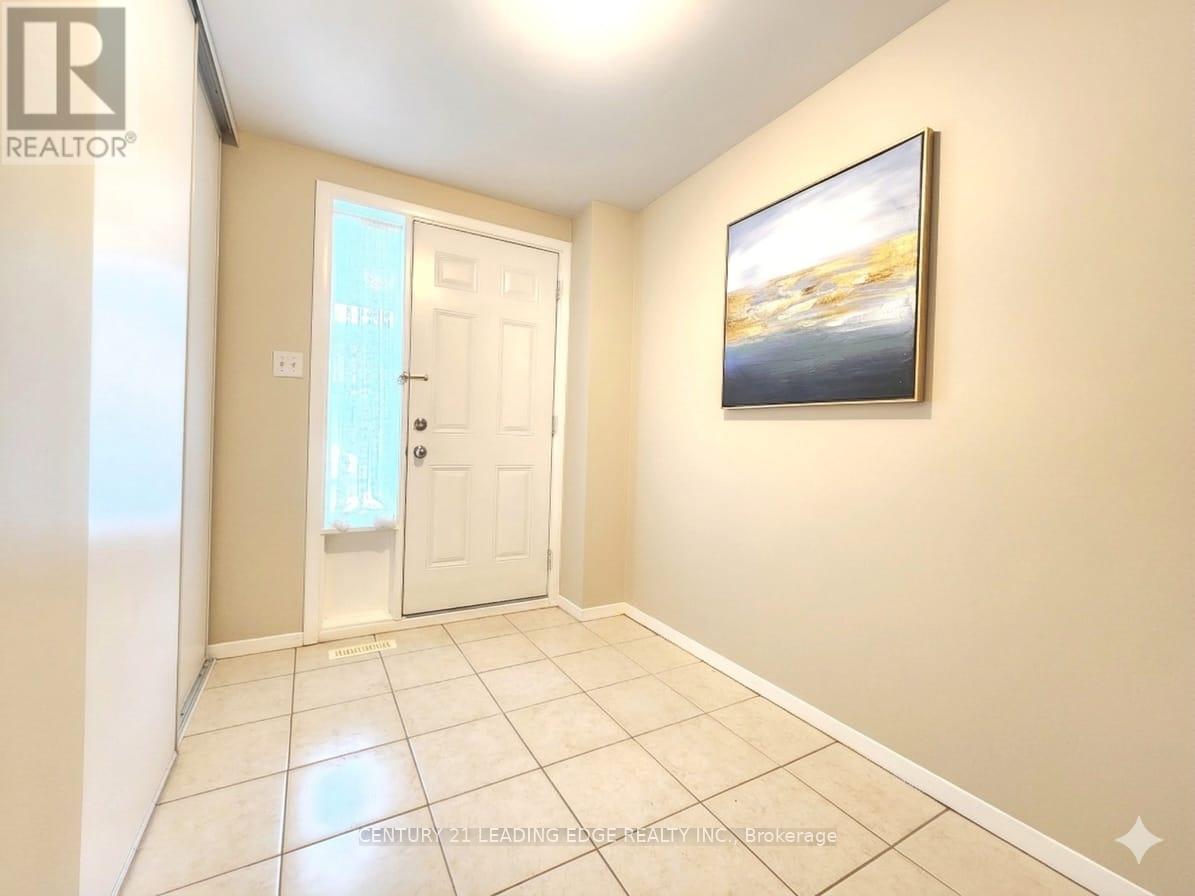 12 New Port Way, Markham, Ontario  L3T 2N2 - Photo 3 - N12983970