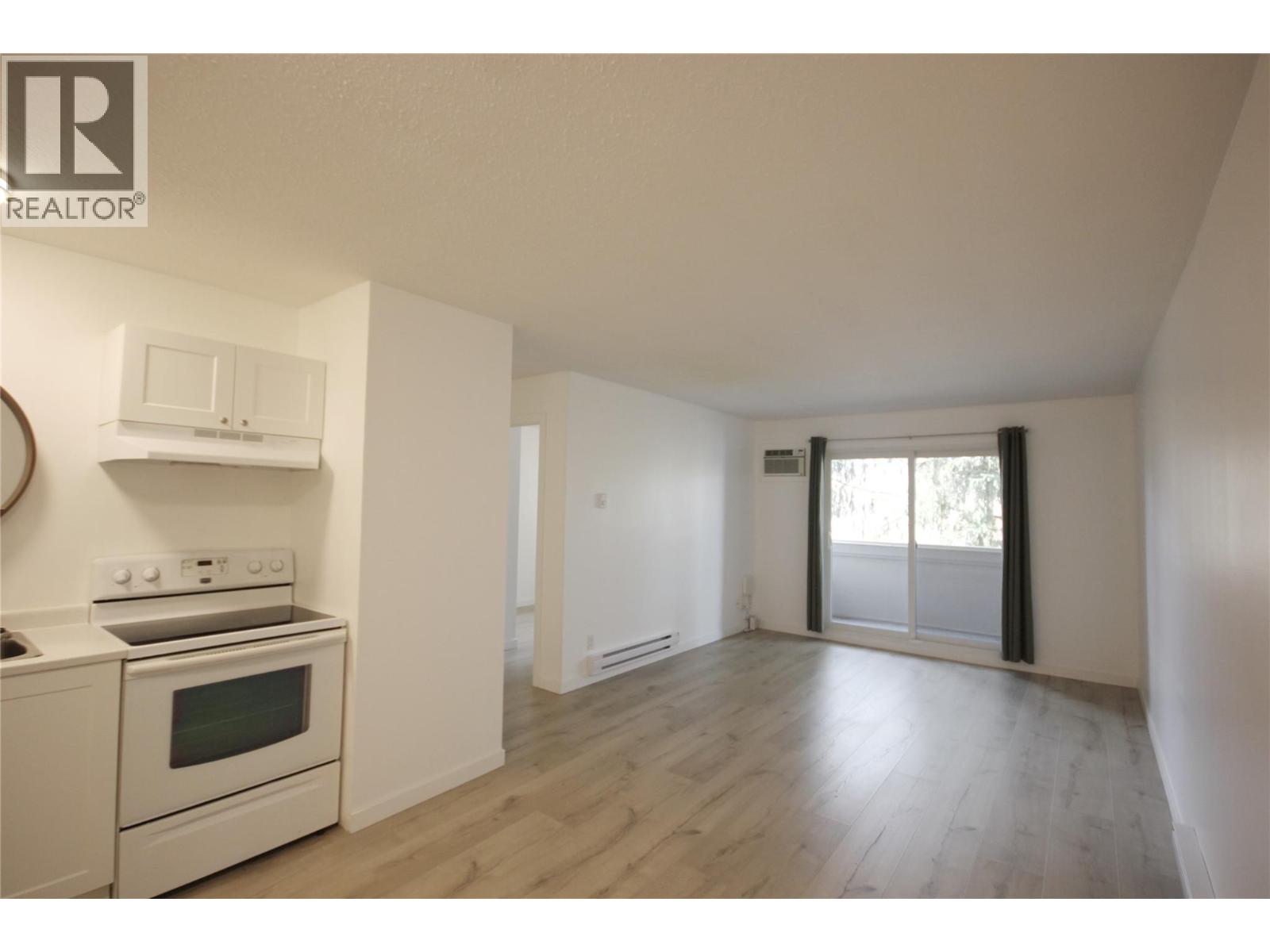 150 Skaha Place Unit# 402 Penticton Photo 4