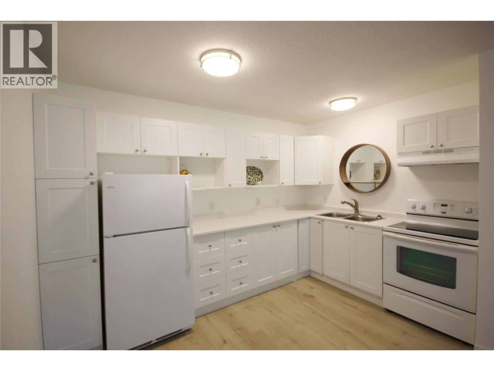 150 Skaha Place Unit# 402, Penticton, British Columbia