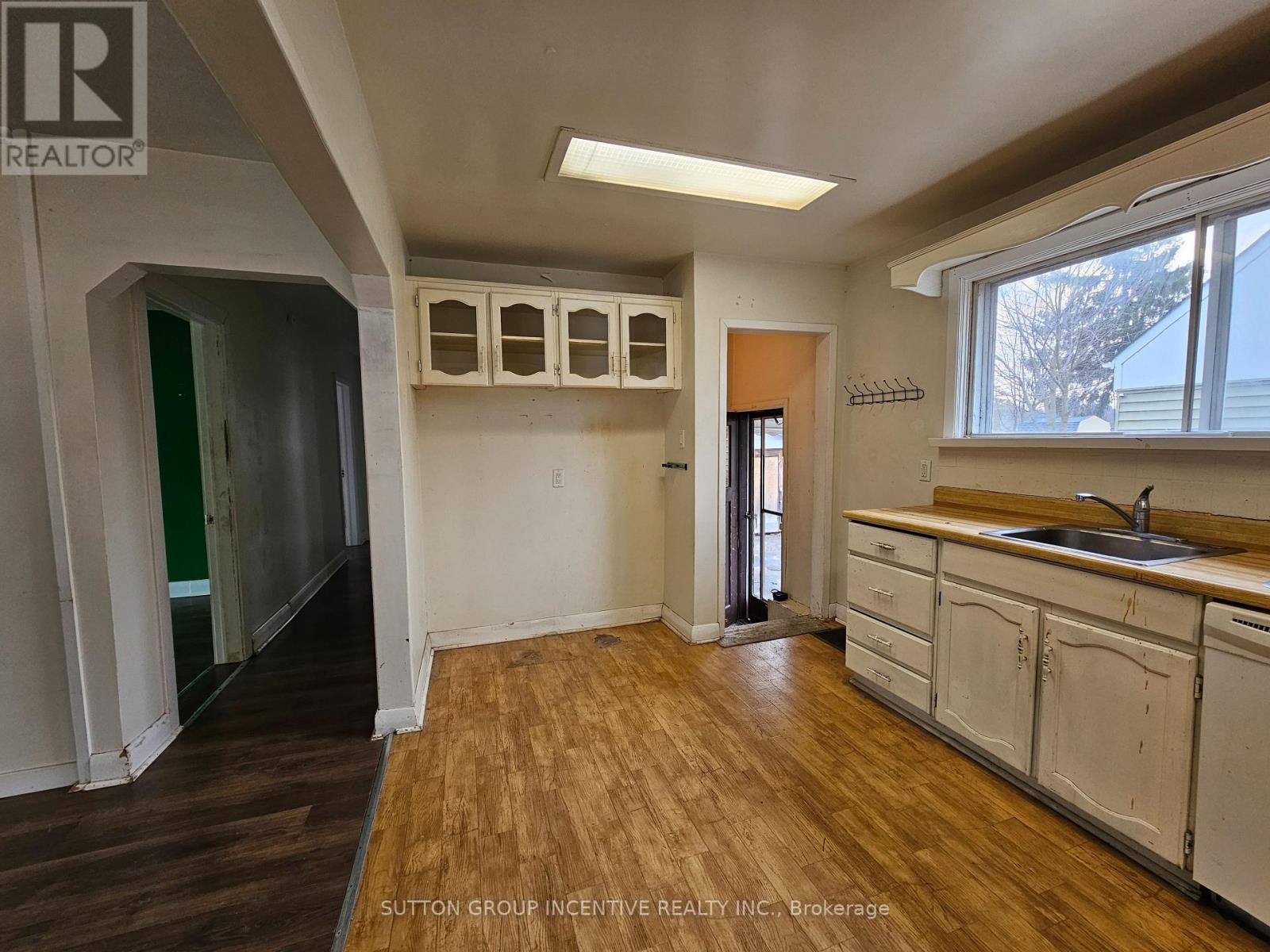 15 Newton Street, Barrie, Ontario  L4M 3N2 - Photo 10 - S12981478