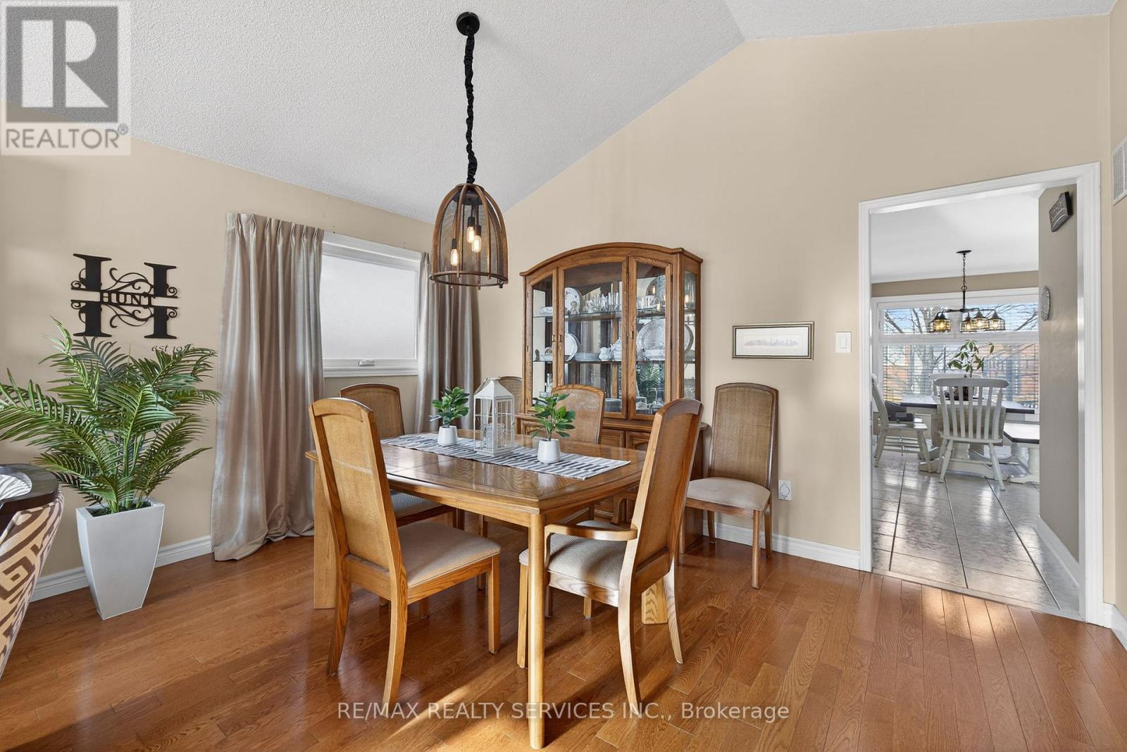 64 Gardenia Way, Caledon, Ontario  L7C 1A8 - Photo 8 - W12788310