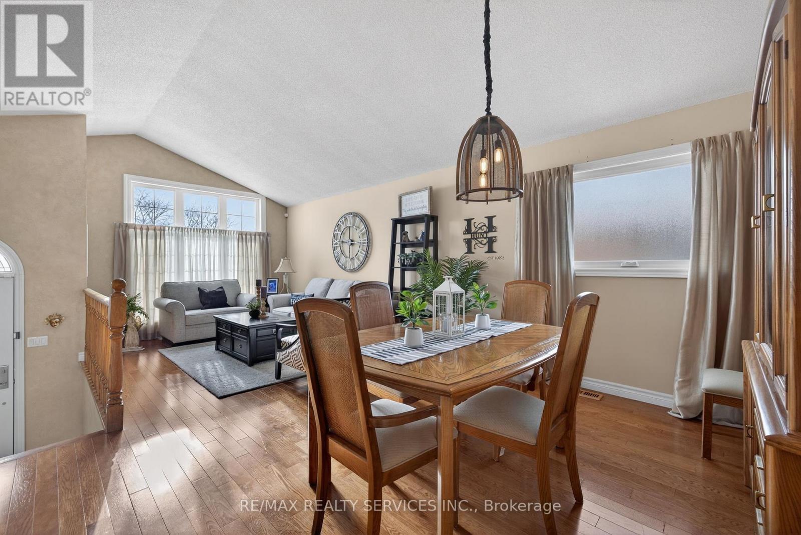 64 Gardenia Way, Caledon, Ontario  L7C 1A8 - Photo 9 - W12788310