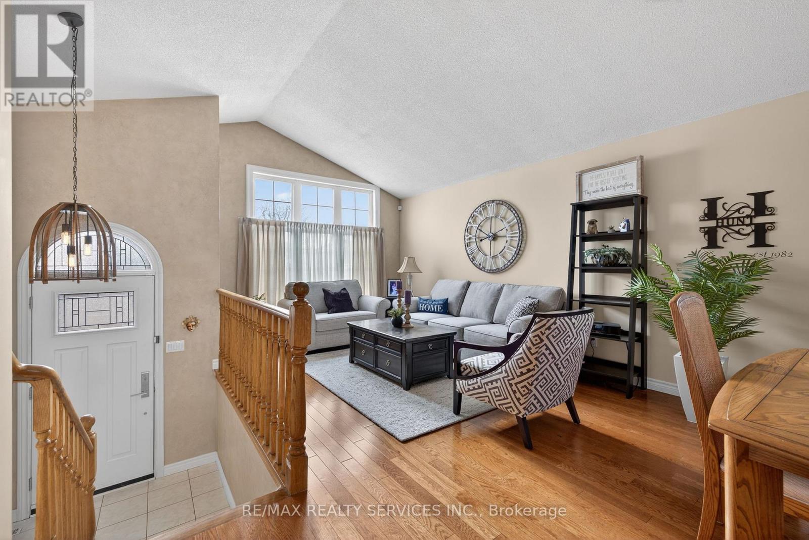 64 Gardenia Way, Caledon, Ontario  L7C 1A8 - Photo 5 - W12788310