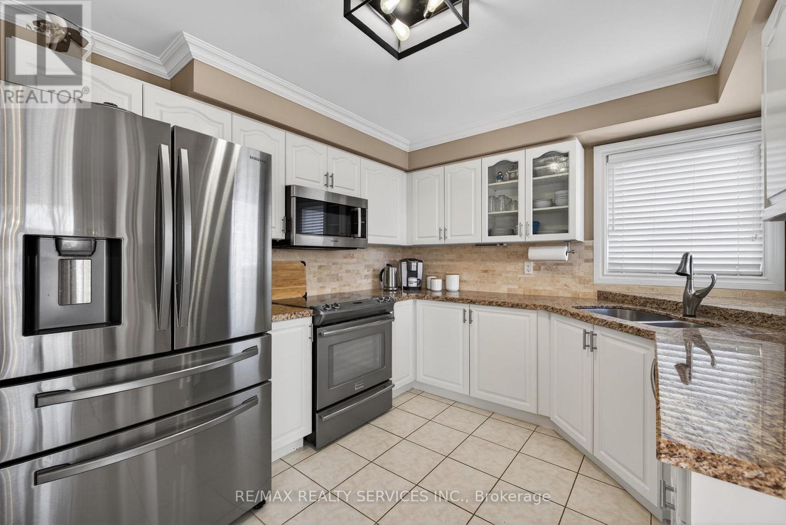 64 Gardenia Way, Caledon, Ontario  L7C 1A8 - Photo 13 - W12788310