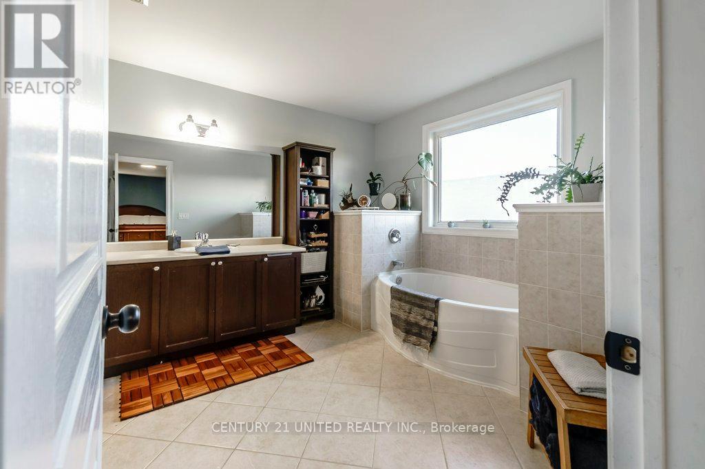 810 Hargrove Trail, Peterborough (Ashburnham Ward 4), Ontario  K9L 0B6 - Photo 17 - X12965550