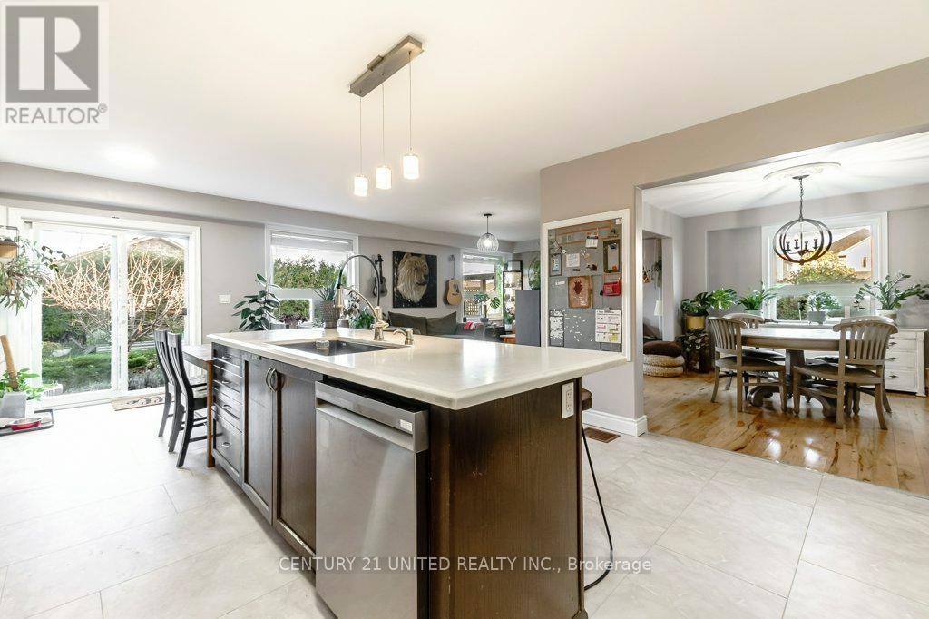 810 Hargrove Trail, Peterborough (Ashburnham Ward 4), Ontario  K9L 0B6 - Photo 7 - X12965550