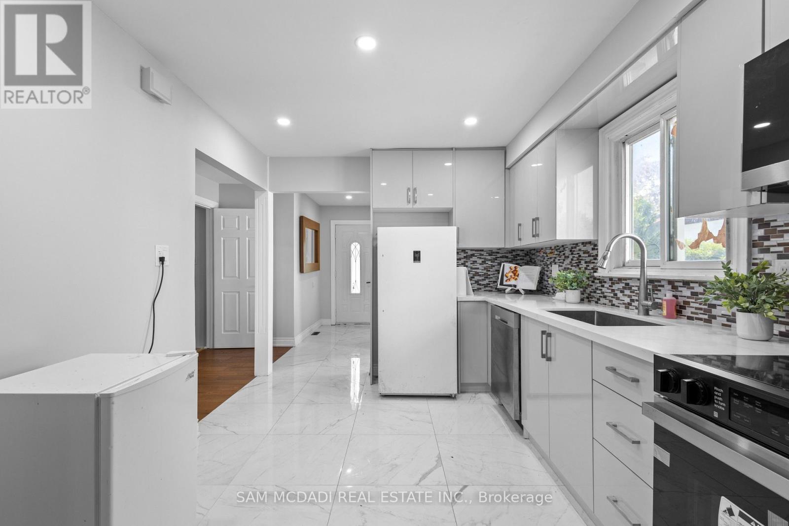 6755 Segovia Road, Mississauga, Ontario  L5N 1P1 - Photo 7 - W12983878