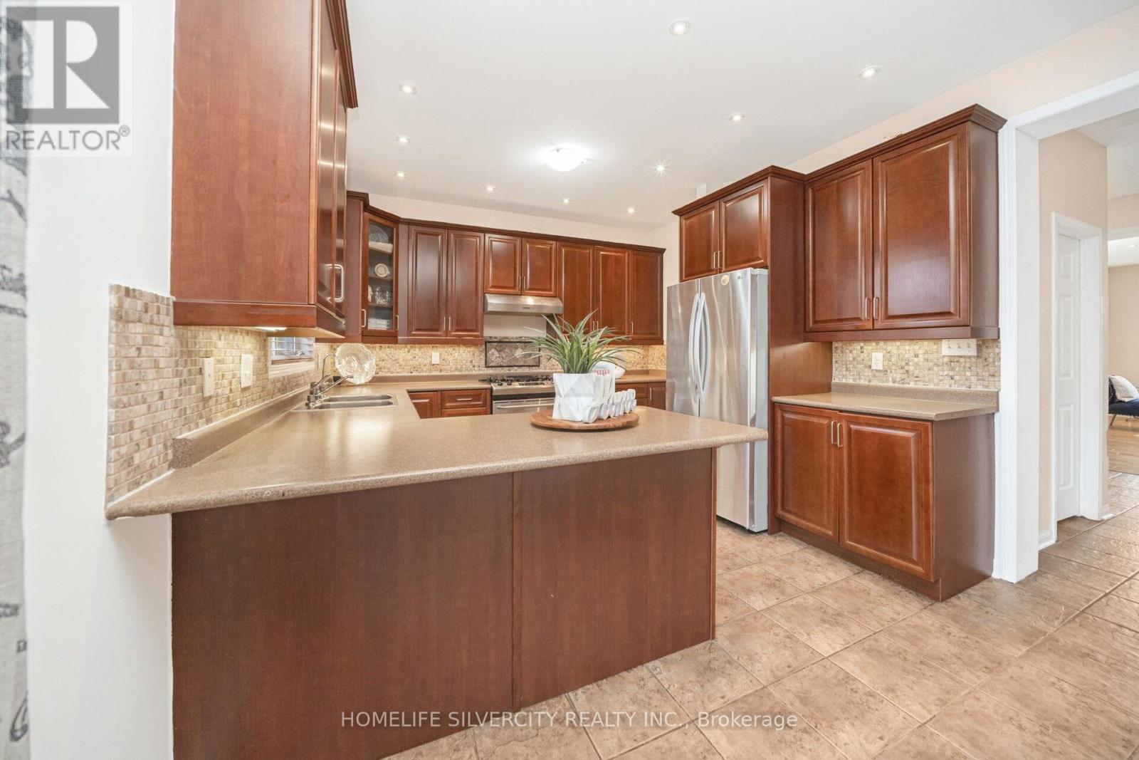 14 Alboreto Way, Brampton, Ontario  L6X 0N5 - Photo 11 - W12983940