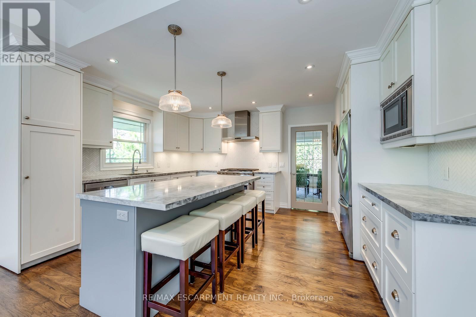 4306 Lakeshore Road, Burlington, Ontario  L7L 1A8 - Photo 11 - W12983948