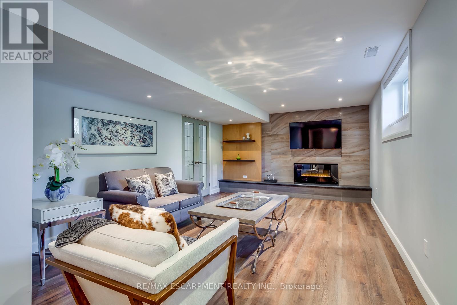 4306 Lakeshore Road, Burlington, Ontario  L7L 1A8 - Photo 24 - W12983948