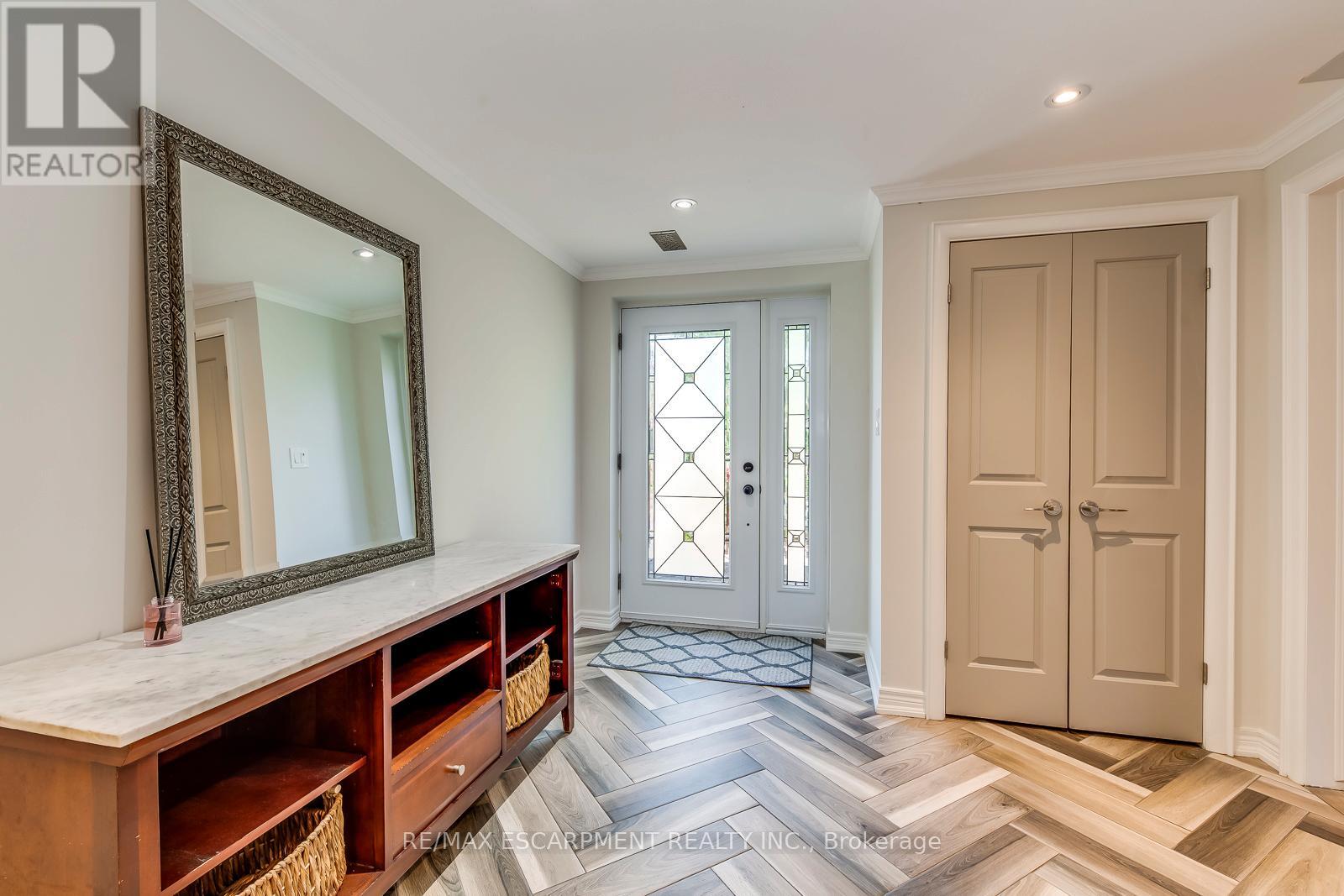 4306 Lakeshore Road, Burlington, Ontario  L7L 1A8 - Photo 32 - W12983948