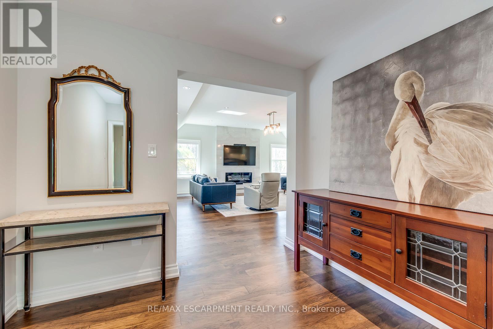 4306 Lakeshore Road, Burlington, Ontario  L7L 1A8 - Photo 8 - W12983948