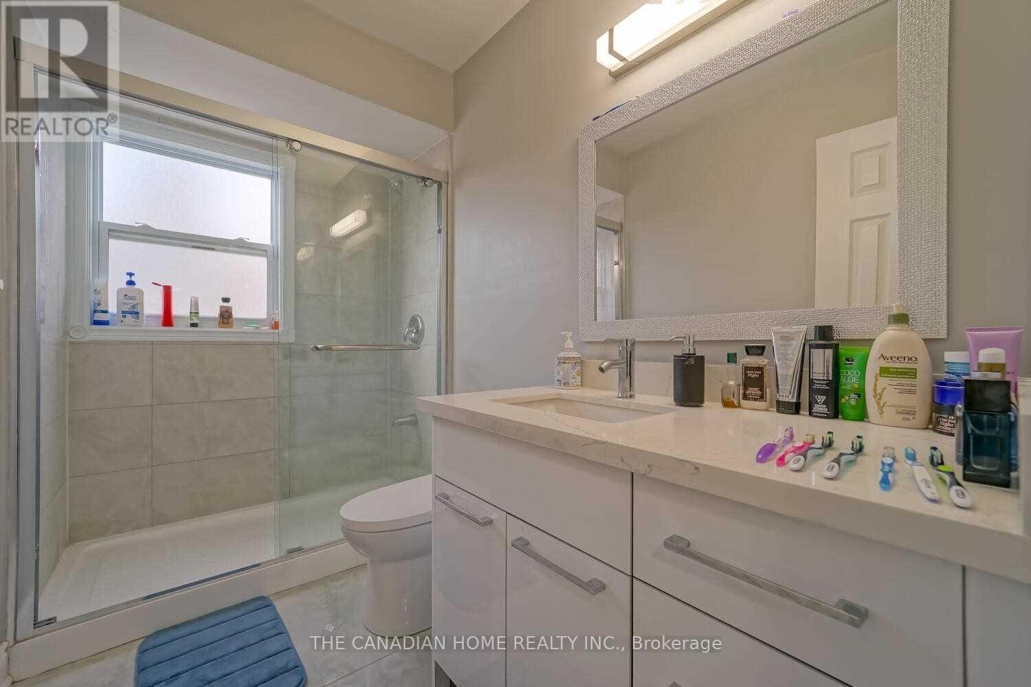 64 Somerset Drive, Brampton, Ontario  L6Z 1C5 - Photo 10 - W12983988