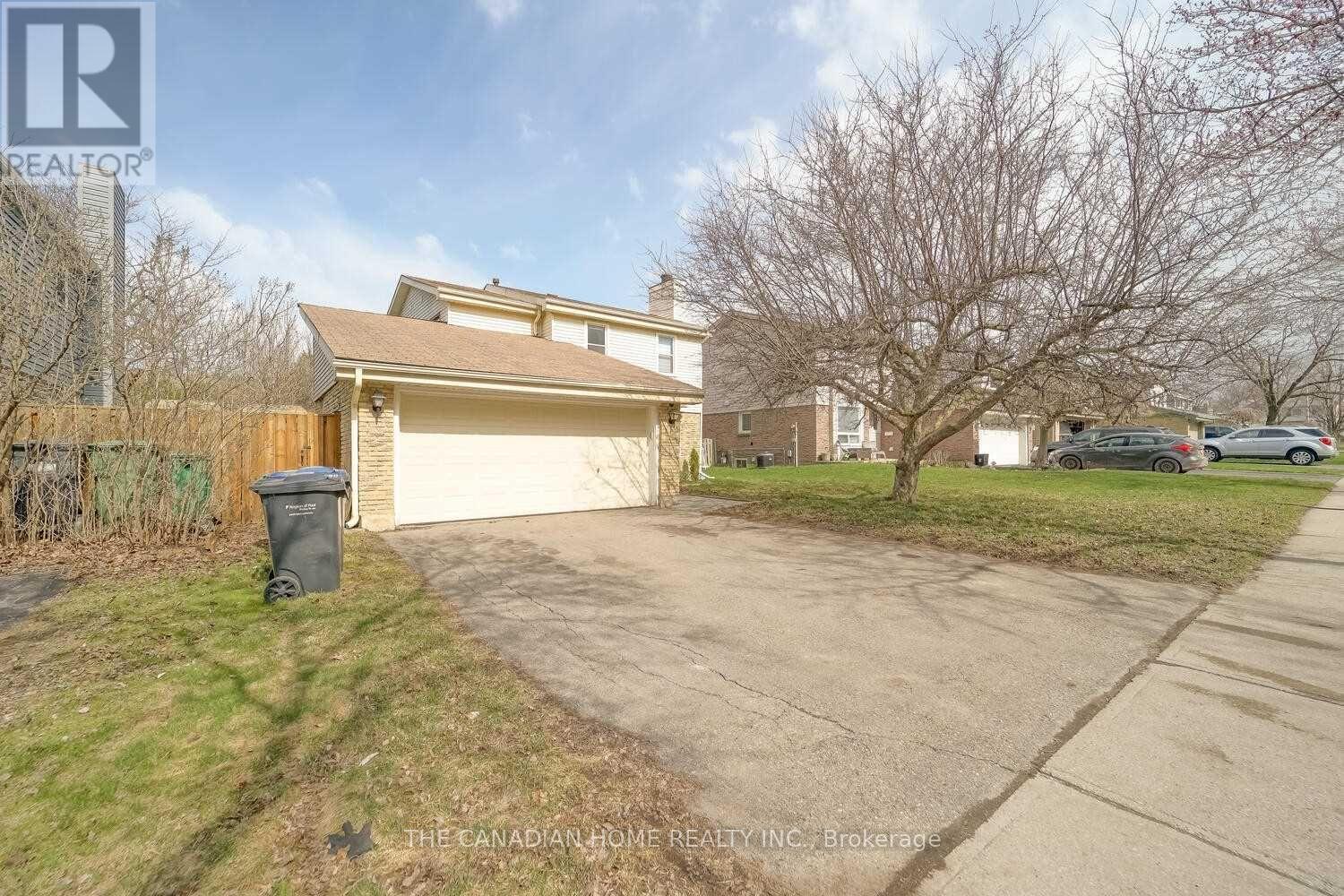 64 Somerset Drive, Brampton, Ontario  L6Z 1C5 - Photo 2 - W12983988