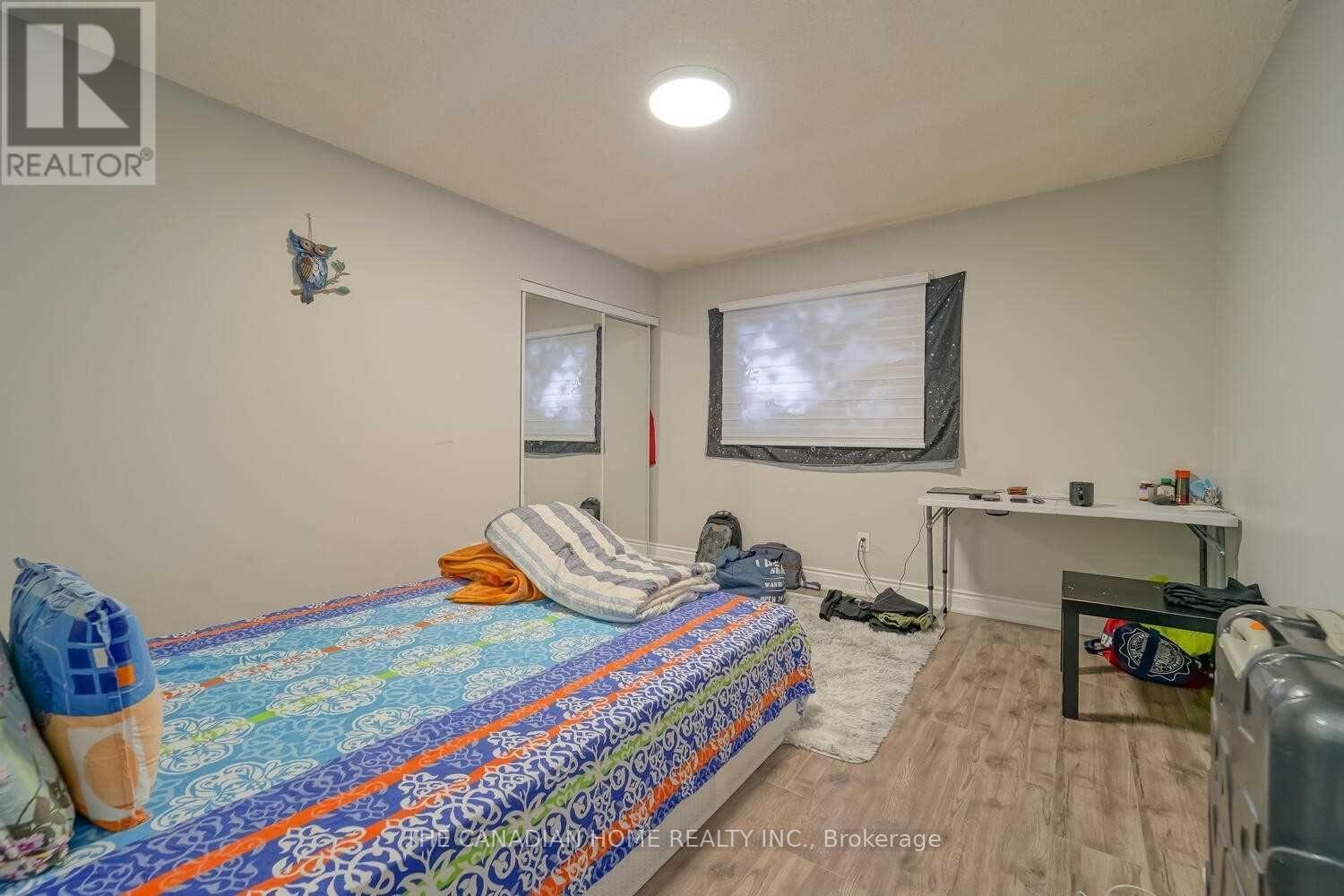 64 Somerset Drive, Brampton, Ontario  L6Z 1C5 - Photo 7 - W12983988