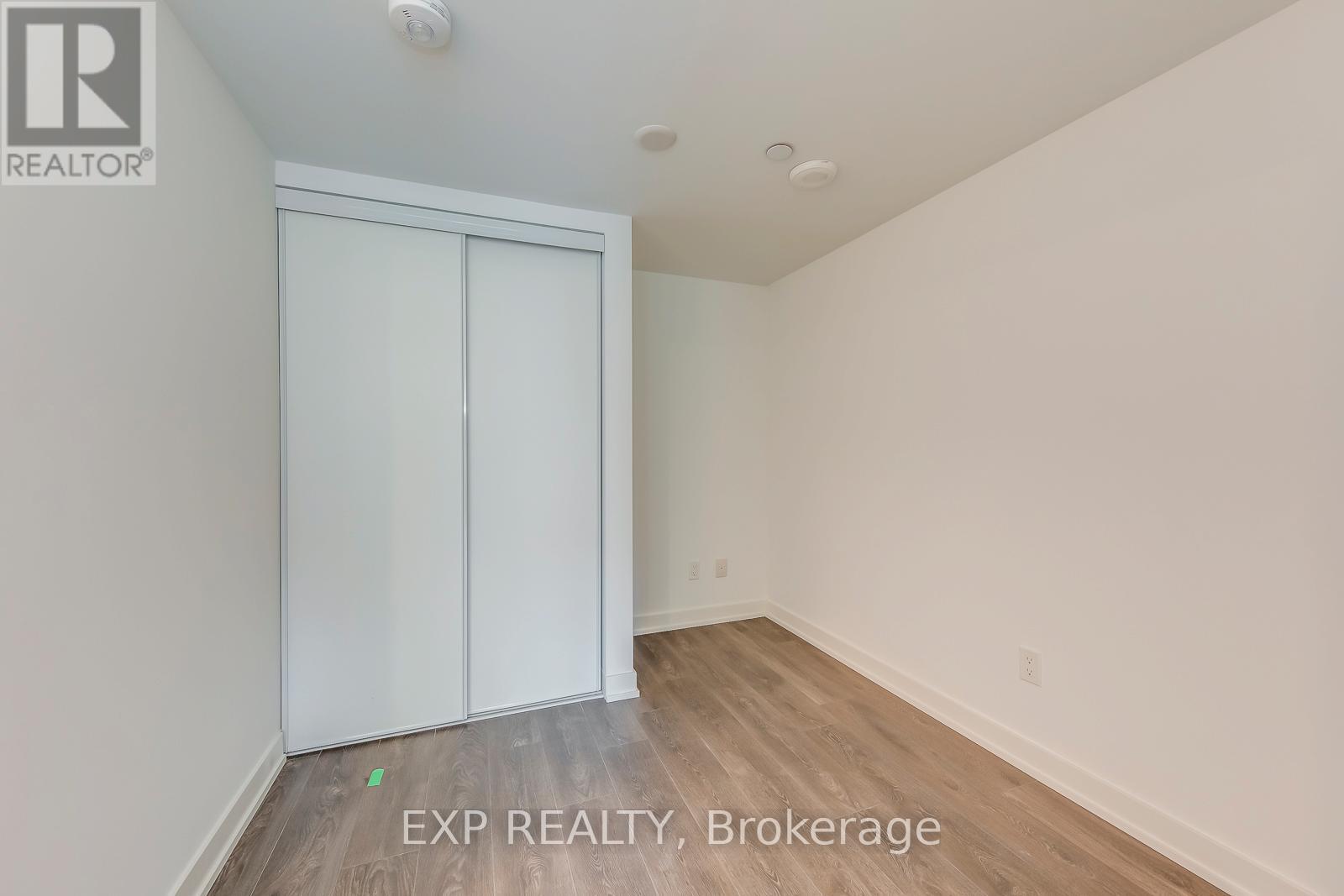 303 - 370 Martha Street, Burlington, Ontario  L7R 0G9 - Photo 12 - W12983992