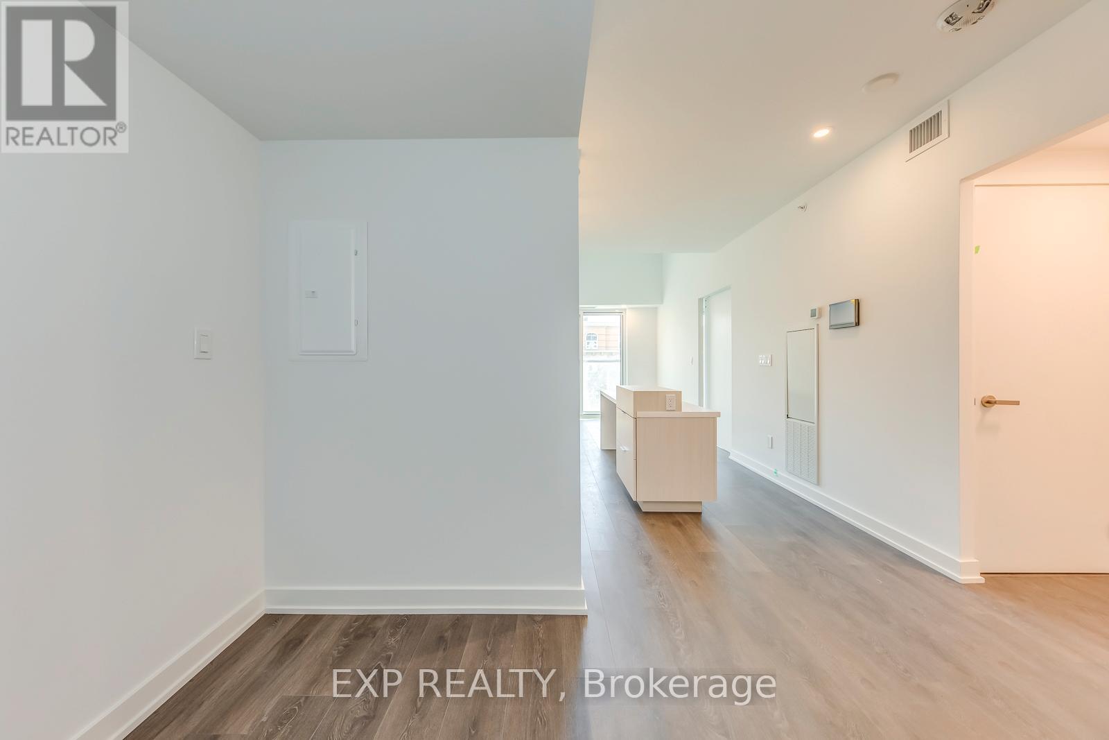 303 - 370 Martha Street, Burlington, Ontario  L7R 0G9 - Photo 14 - W12983992