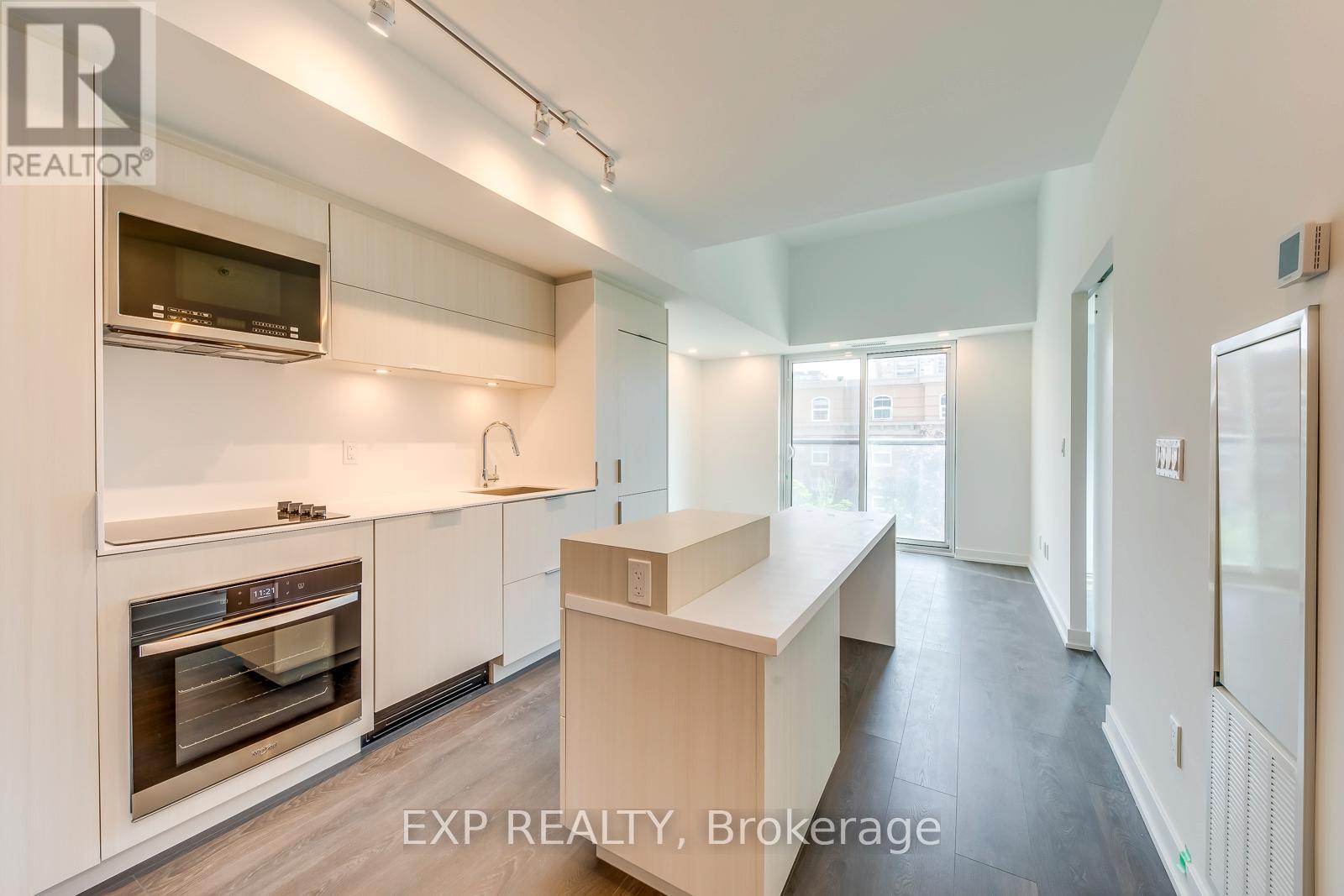 303 - 370 Martha Street, Burlington, Ontario  L7R 0G9 - Photo 4 - W12983992