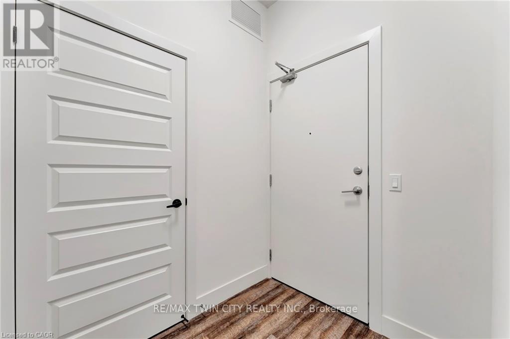 101 - 107 Roger Street, Waterloo, Ontario  N2J 1A4 - Photo 5 - X12983876