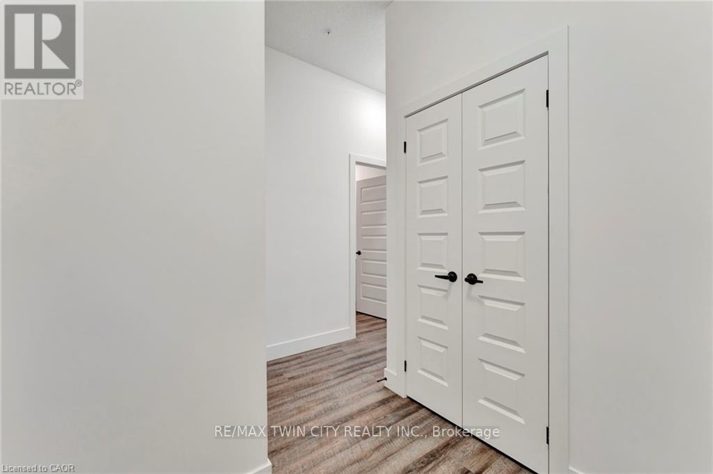 101 - 107 Roger Street, Waterloo, Ontario  N2J 1A4 - Photo 6 - X12983876