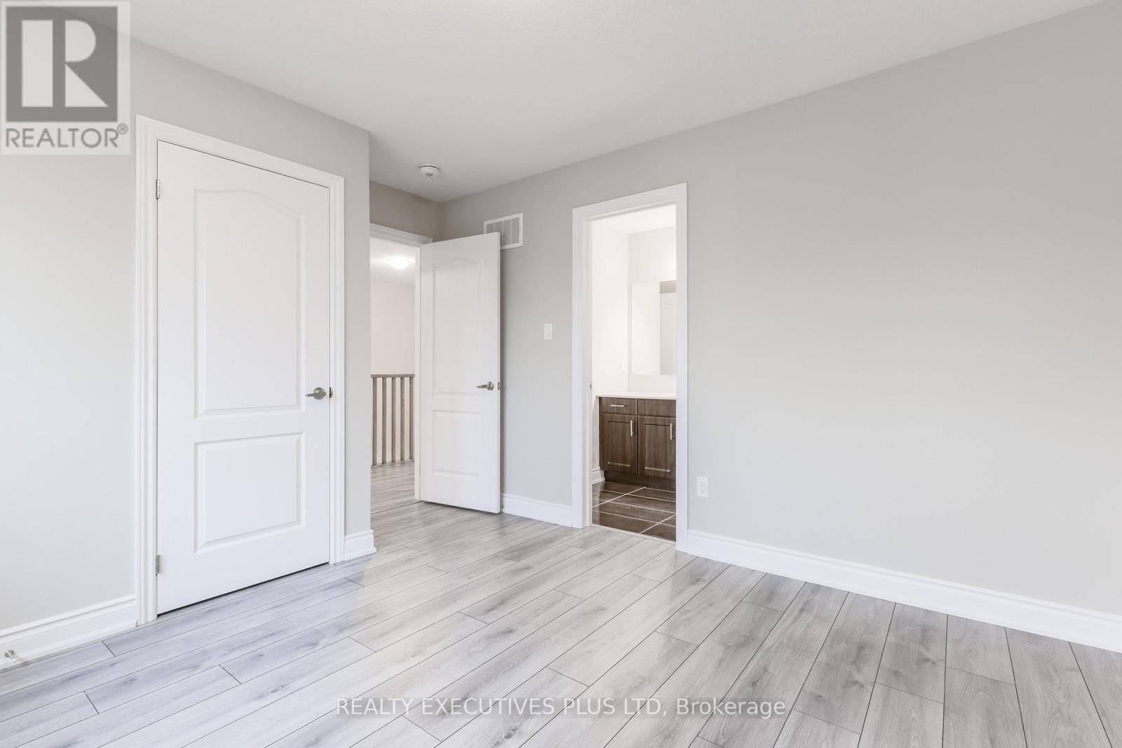 15 Venture Way, Thorold, Ontario  L2V 0G9 - Photo 17 - X12983964