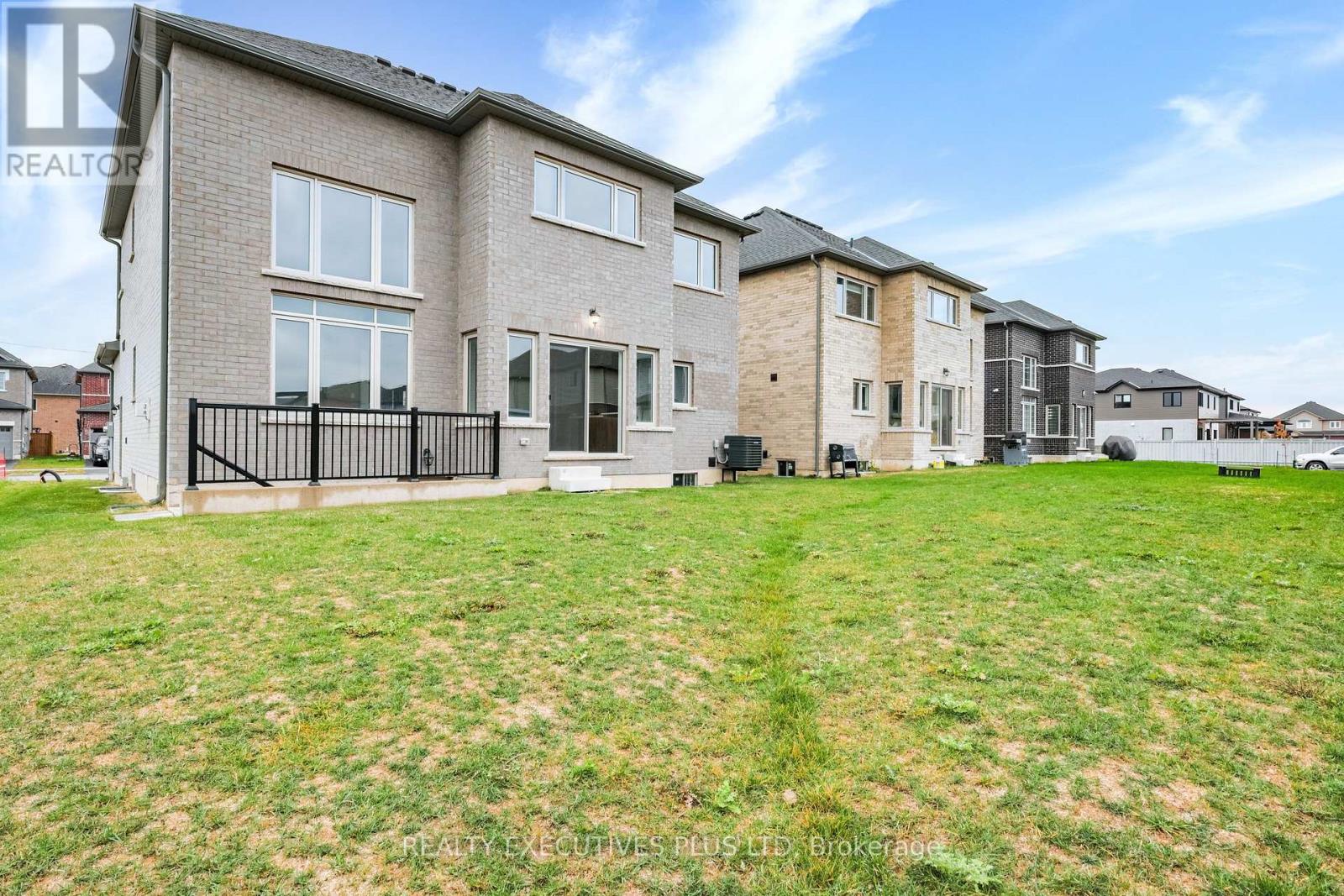 15 Venture Way, Thorold, Ontario  L2V 0G9 - Photo 38 - X12983964