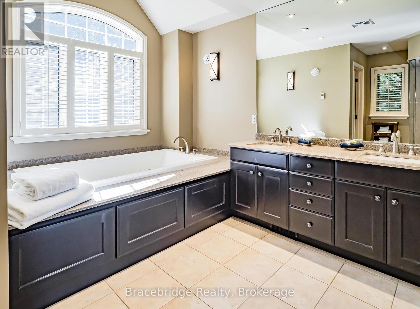 Sandfield 4 W1 - 3876 Muskoka Rd 118 Highway W, Muskoka Lakes, Ontario  P0B 1J0 - Photo 24 - X12984062