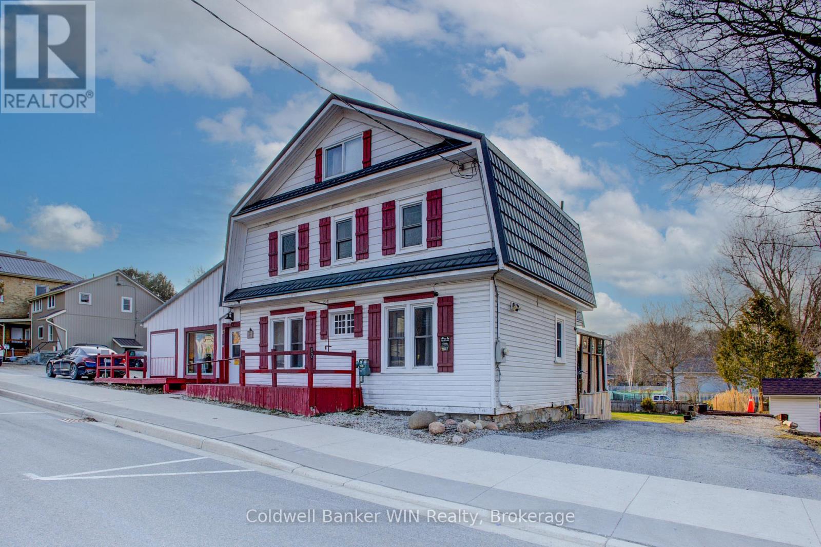 17 Arthur Street E, Minto, Ontario  N0G 1Z0 - Photo 2 - X12984258