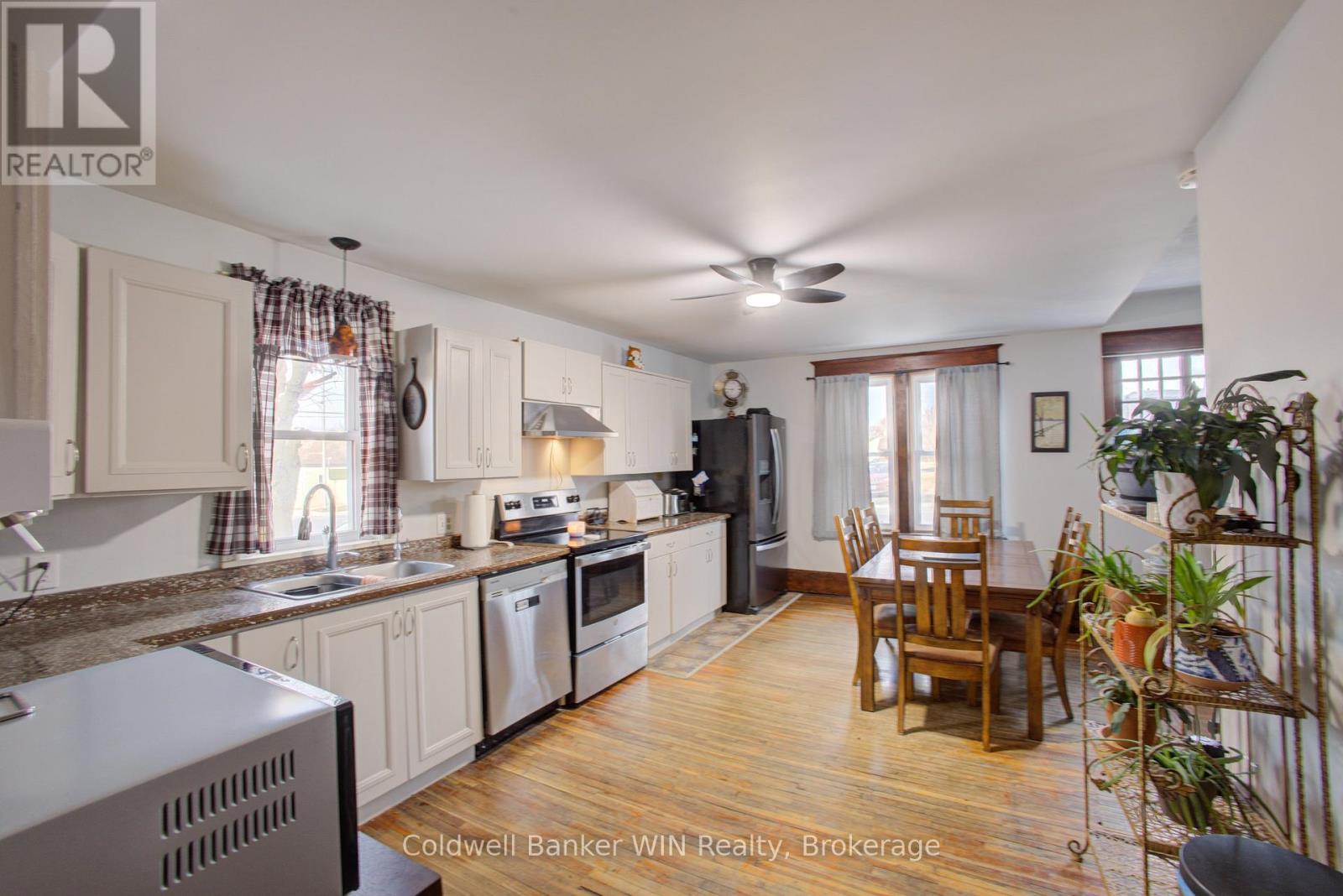 17 Arthur Street E, Minto, Ontario  N0G 1Z0 - Photo 9 - X12984258