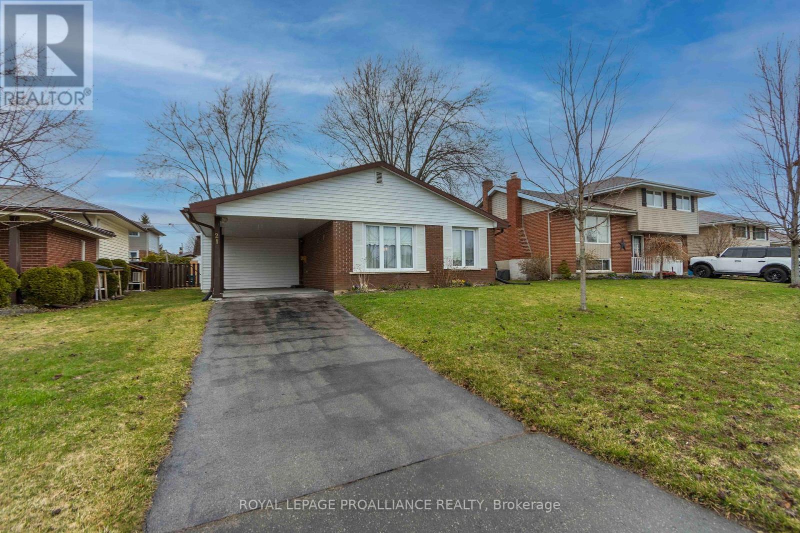 21 Miron Road, Quinte West, Ontario  K8V 3H9 - Photo 2 - X12984170