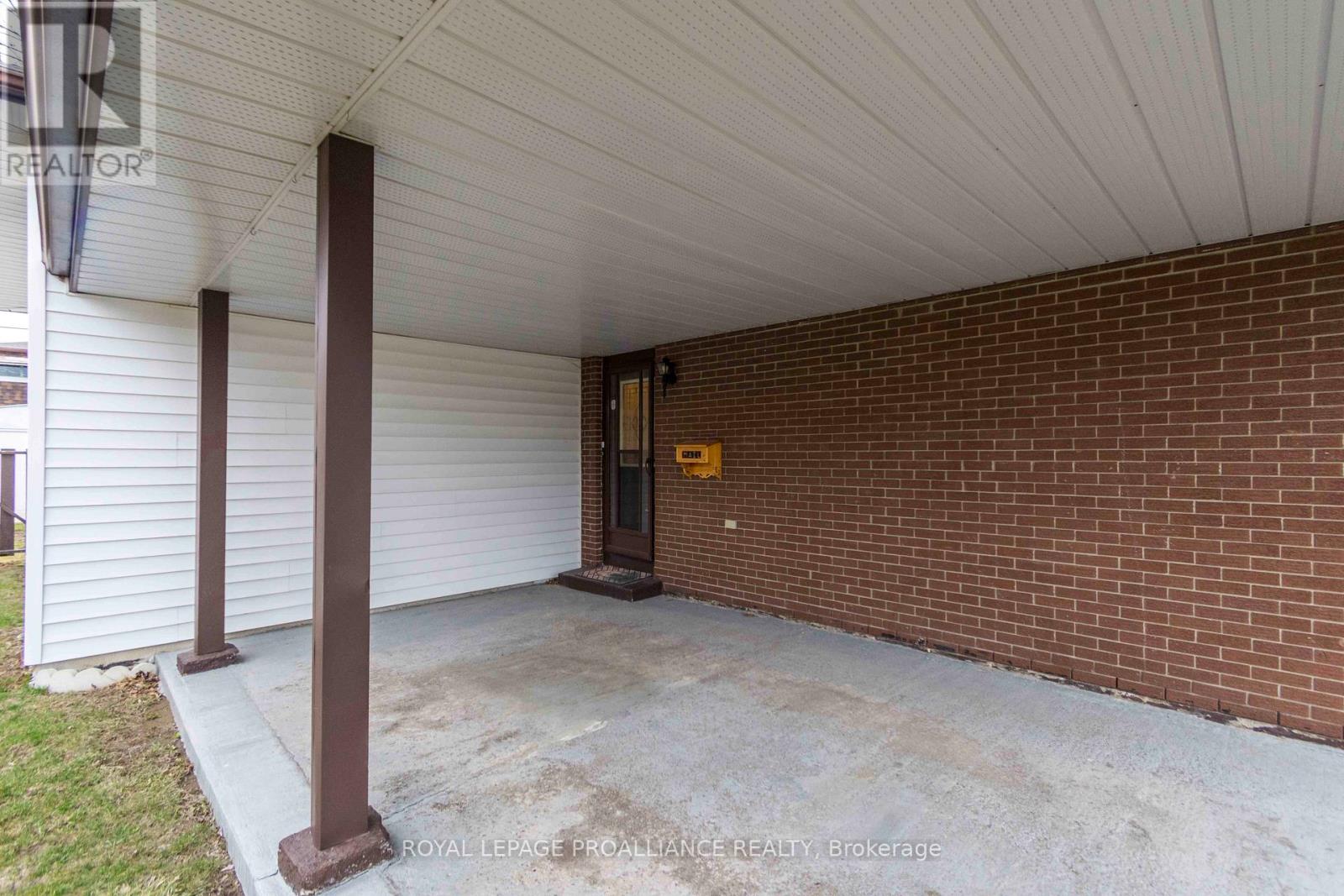 21 Miron Road, Quinte West, Ontario  K8V 3H9 - Photo 3 - X12984170