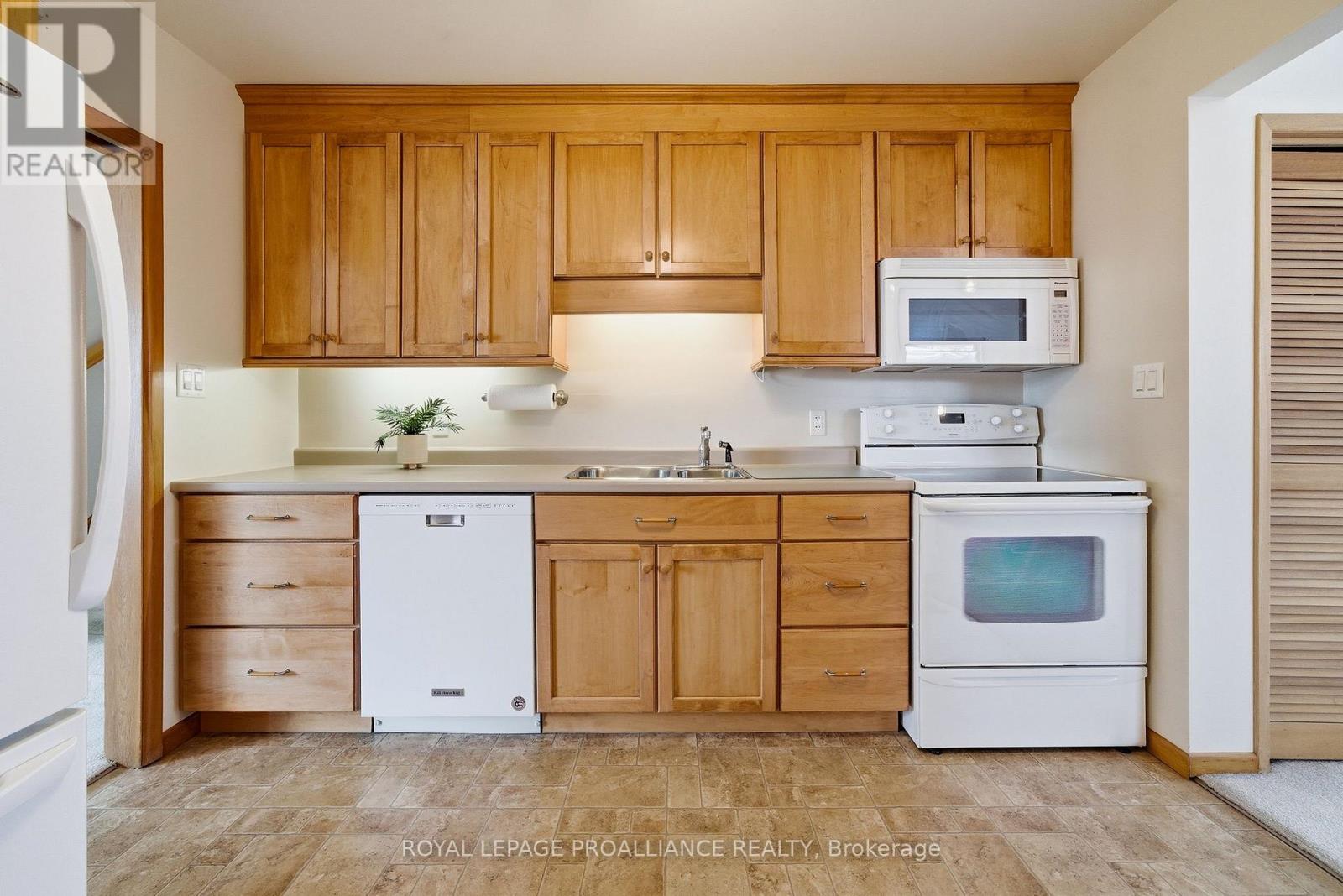 46 Edgehill Road, Belleville, Ontario  K8N 2L1 - Photo 11 - X12984242