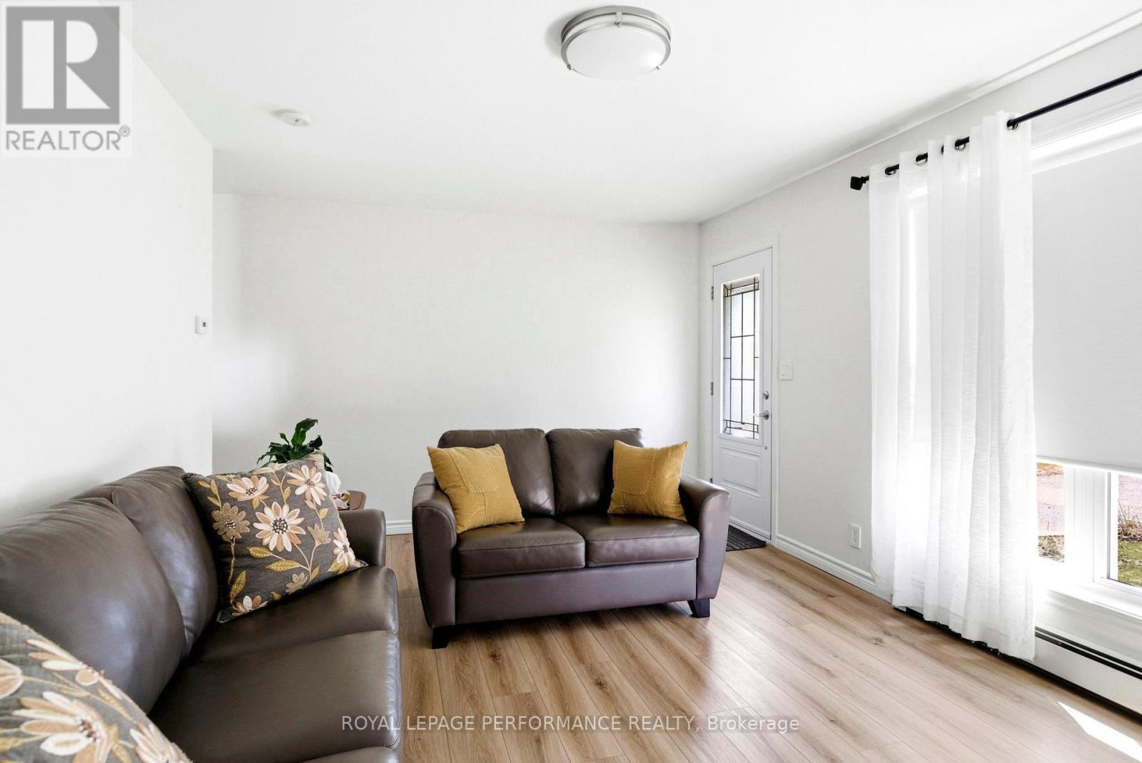 216 Danis Avenue, Cornwall, Ontario  K6H 5E7 - Photo 10 - X12984288