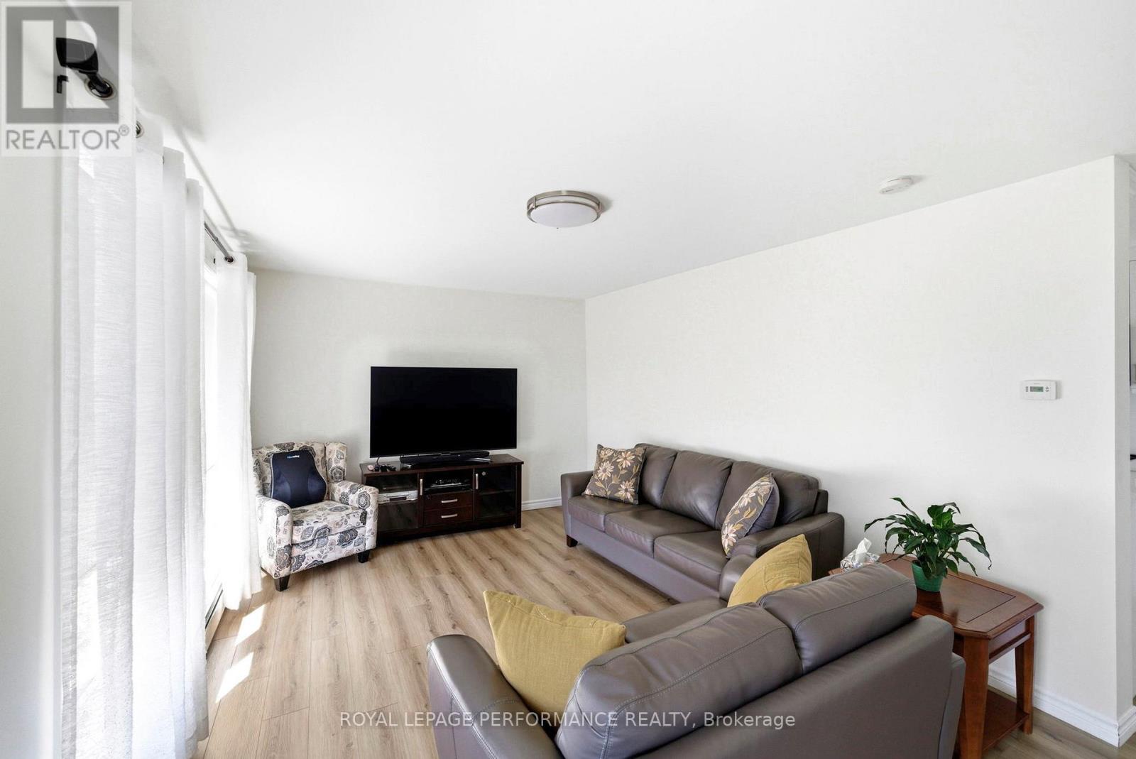 216 Danis Avenue, Cornwall, Ontario  K6H 5E7 - Photo 7 - X12984288