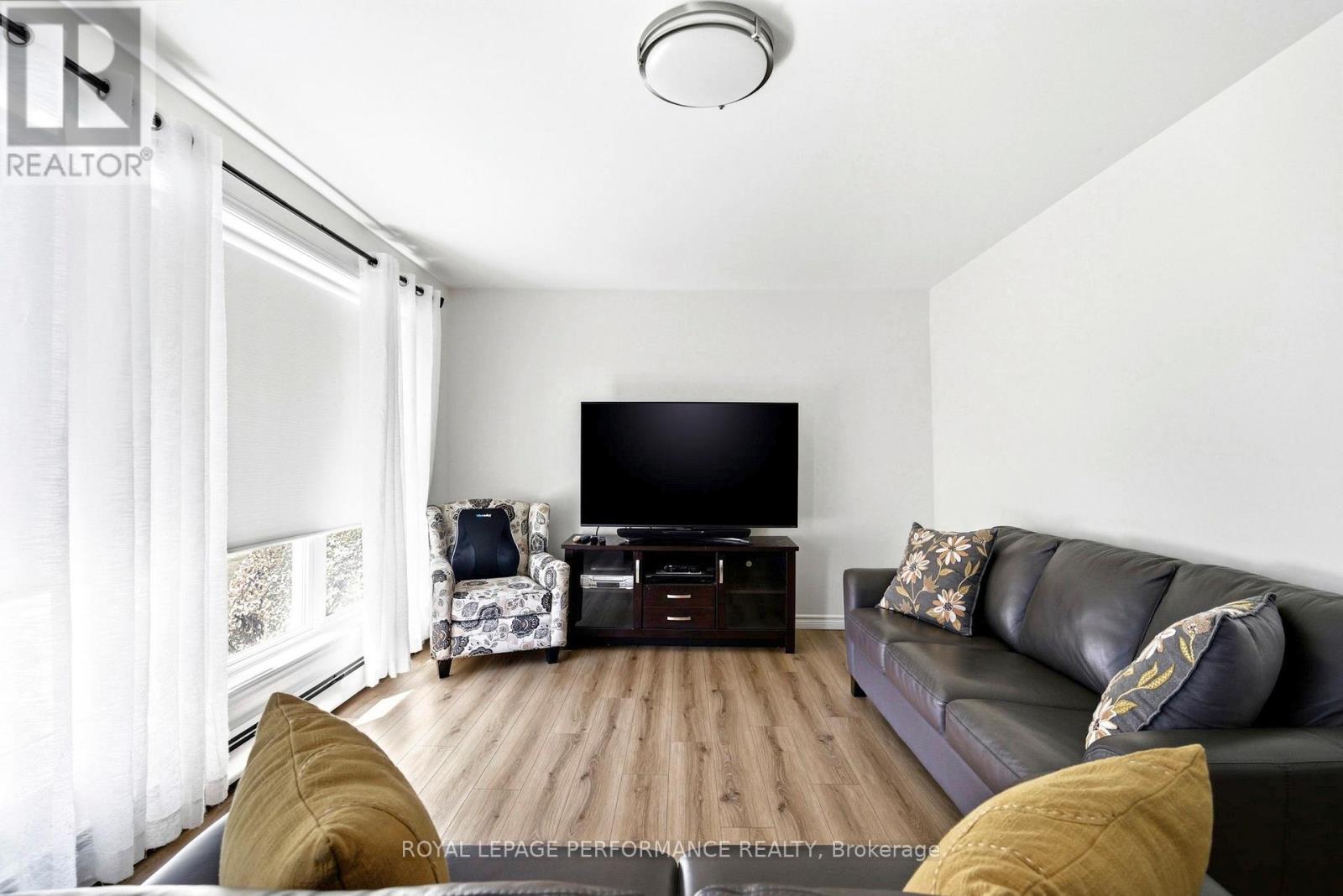 216 Danis Avenue, Cornwall, Ontario  K6H 5E7 - Photo 8 - X12984288