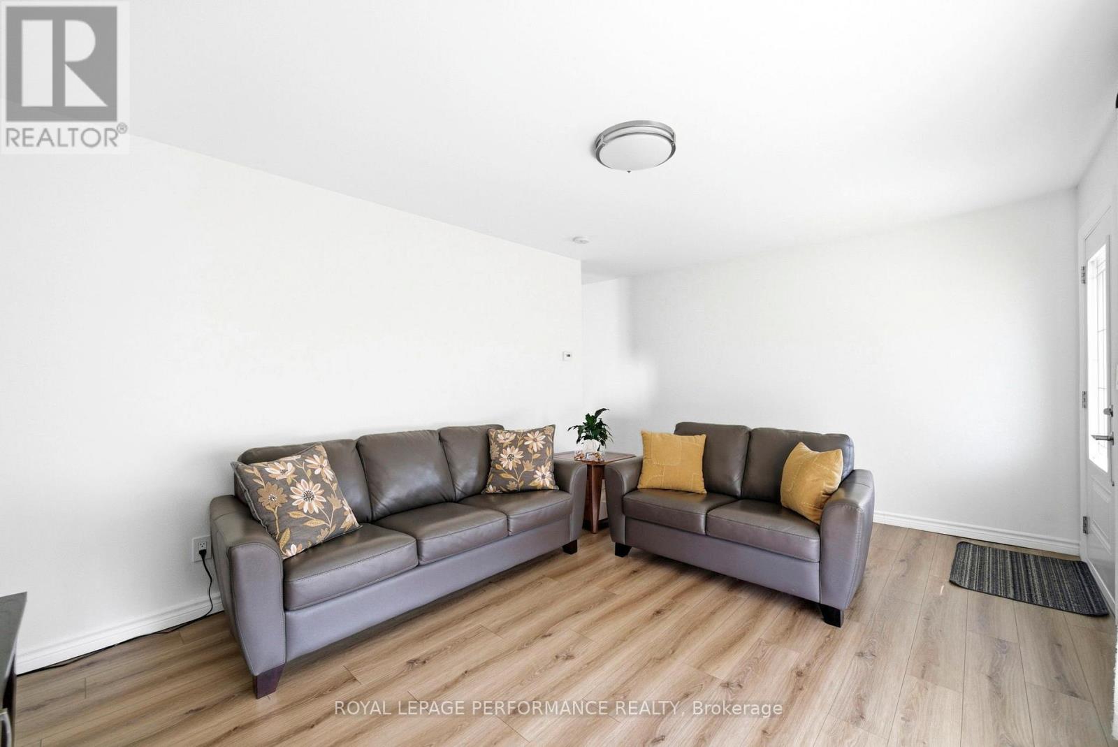 216 Danis Avenue, Cornwall, Ontario  K6H 5E7 - Photo 9 - X12984288