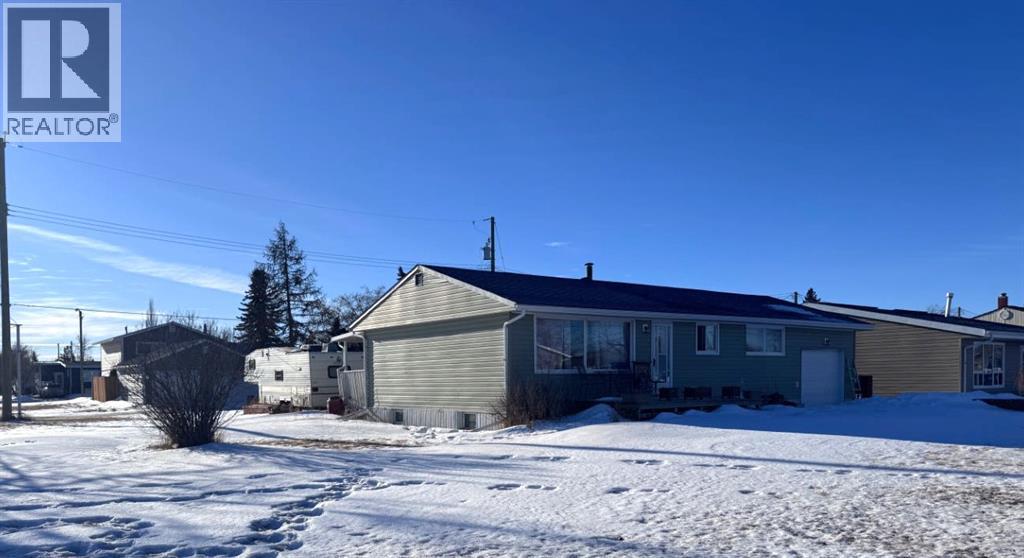 5701 46 Avenue, Stettler, Alberta  T0C 2L1 - Photo 2 - A2300055