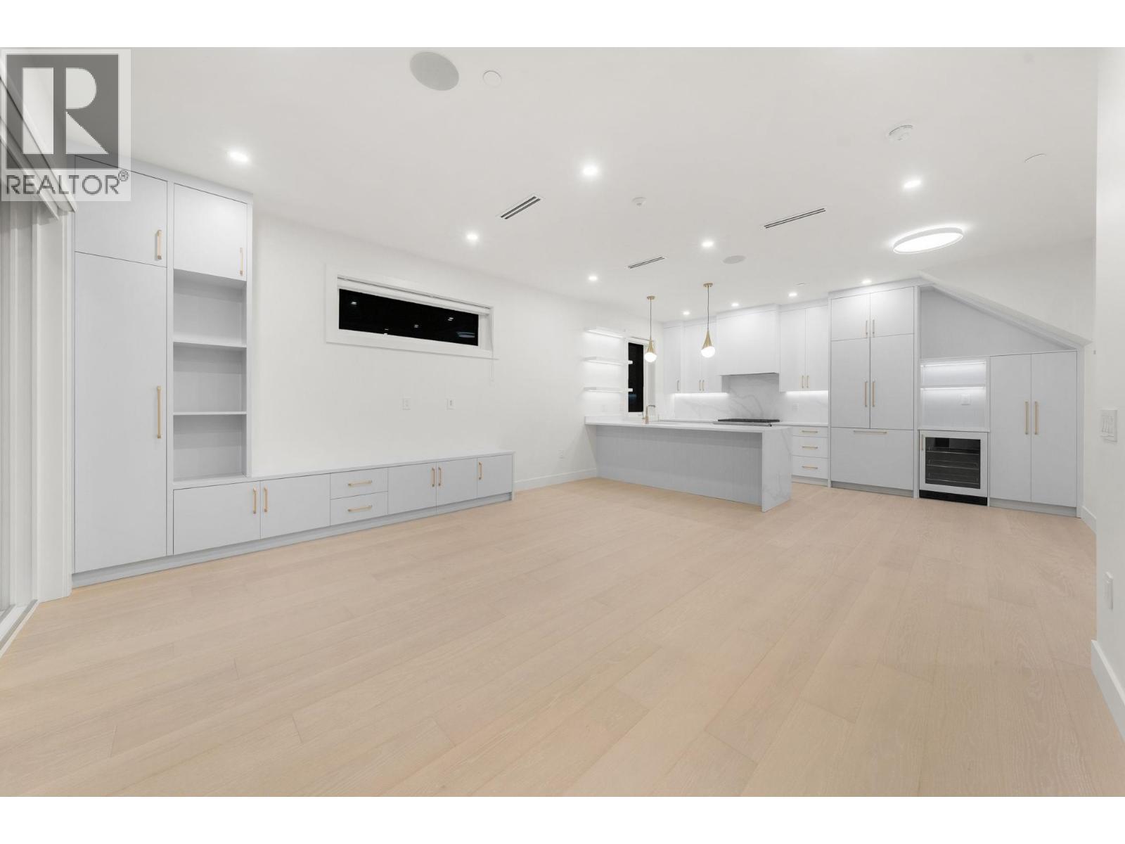 2 1582 E 2nd Avenue, Vancouver, British Columbia  V5N 1C7 - Photo 2 - R3109582