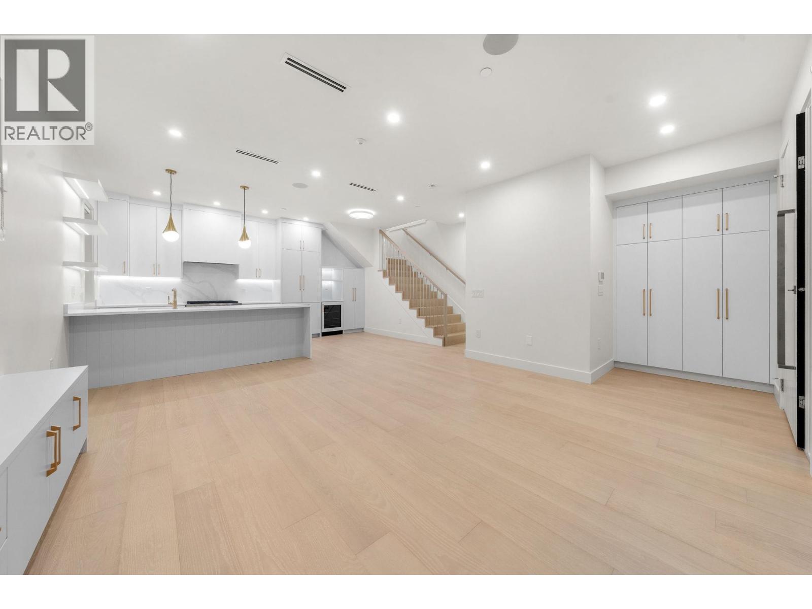 2 1582 E 2nd Avenue, Vancouver, British Columbia  V5N 1C7 - Photo 4 - R3109582