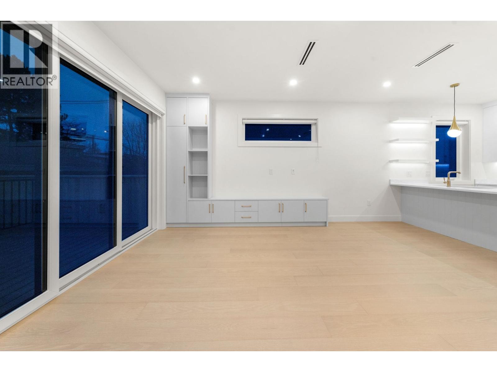 2 1582 E 2nd Avenue, Vancouver, British Columbia  V5N 1C7 - Photo 5 - R3109582