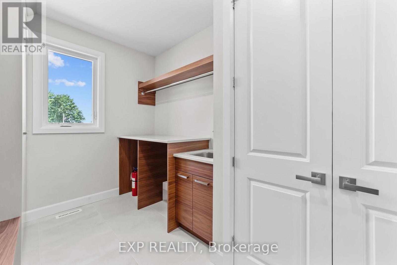 421 Ontario Street, Warwick, Ontario  N0M 2S0 - Photo 15 - X12984172