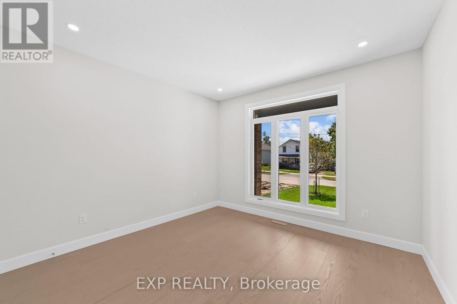 421 Ontario Street, Warwick, Ontario  N0M 2S0 - Photo 17 - X12984172