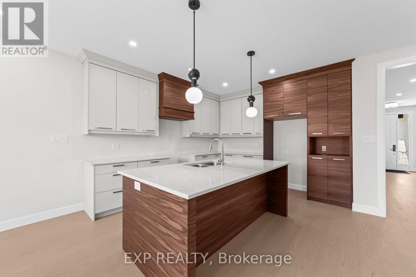 421 Ontario Street, Warwick, Ontario  N0M 2S0 - Photo 7 - X12984172