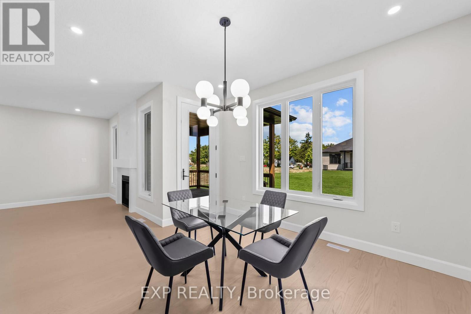 421 Ontario Street, Warwick, Ontario  N0M 2S0 - Photo 8 - X12984172