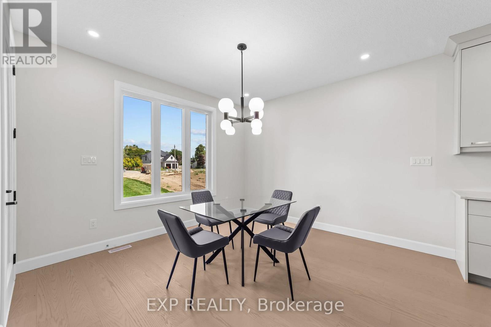 421 Ontario Street, Warwick, Ontario  N0M 2S0 - Photo 9 - X12984172