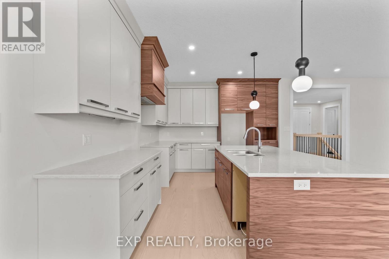 409 Ontario Street, Warwick, Ontario  N0M 2S0 - Photo 4 - X12984178