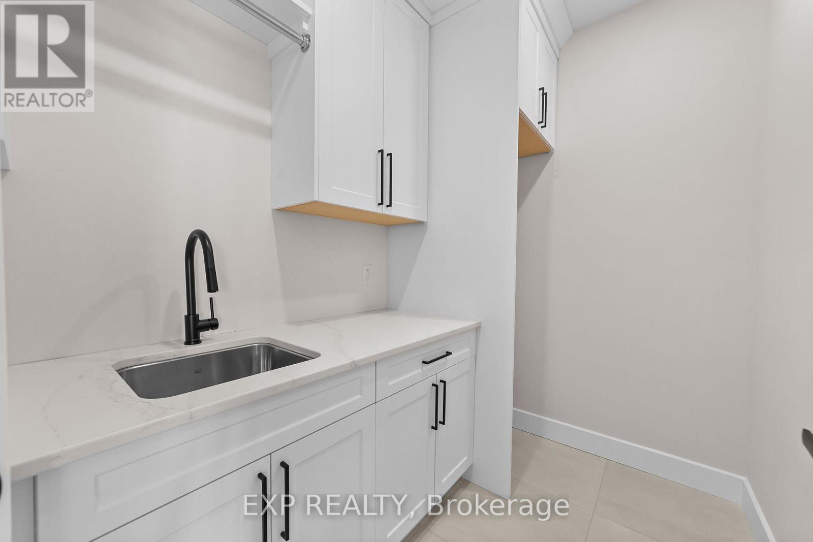 420 Erie Street, Warwick, Ontario  N0M 2S0 - Photo 21 - X12984184