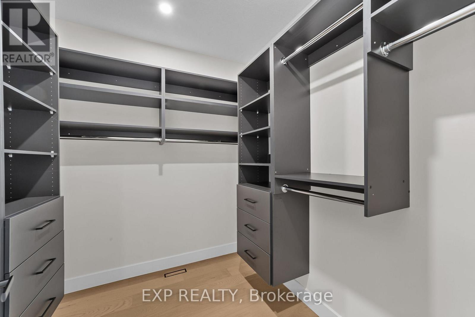 420 Erie Street, Warwick, Ontario  N0M 2S0 - Photo 22 - X12984184