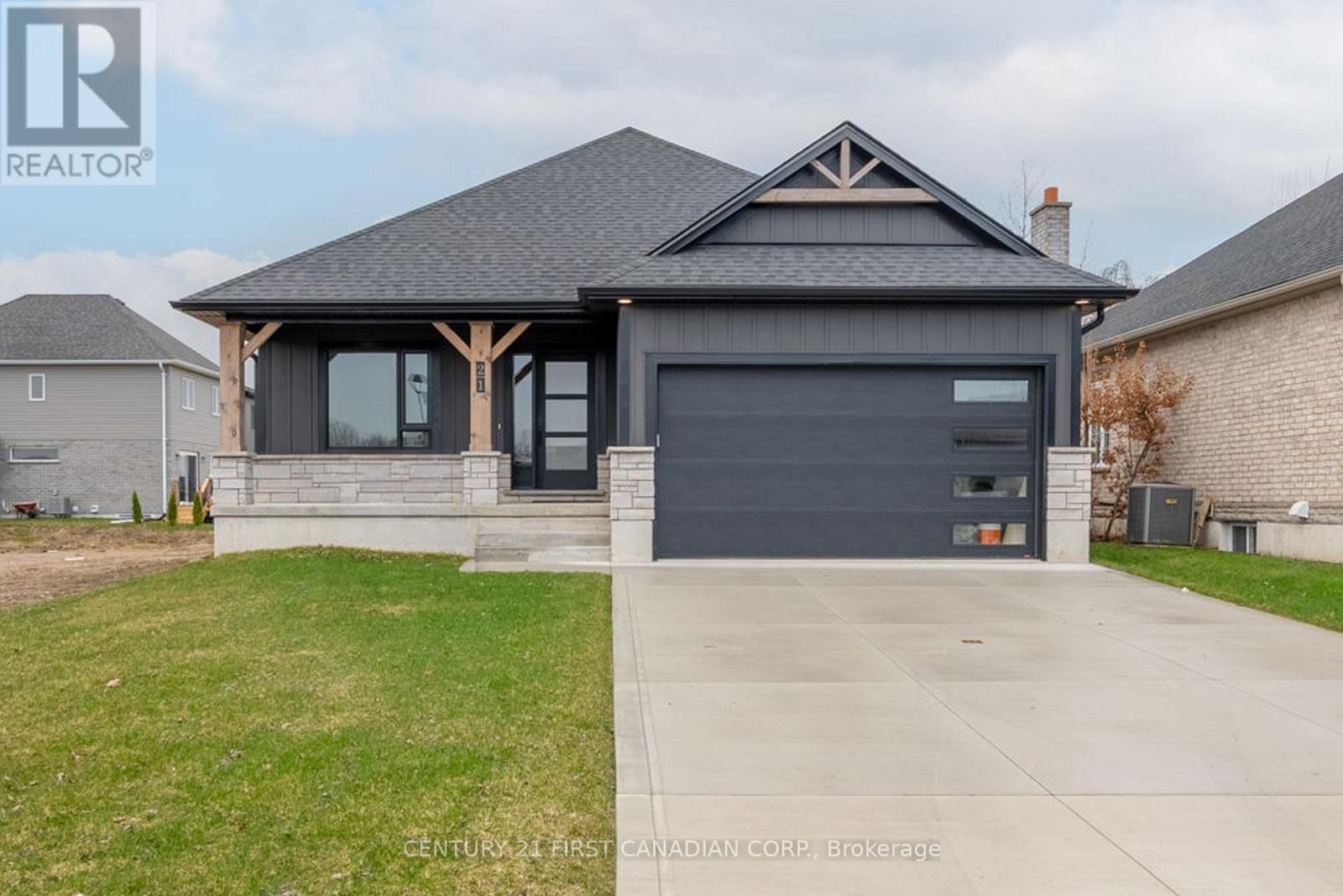 21 HAMILTON STREET, North Middlesex, Ontario