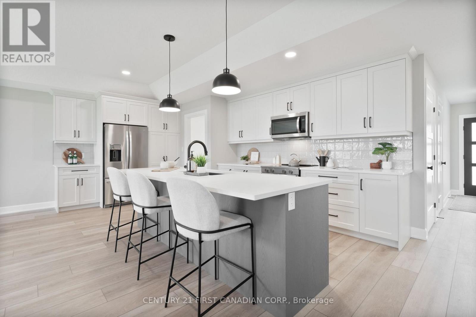 21 Hamilton Street, North Middlesex, Ontario  N0M 1A0 - Photo 10 - X12984250